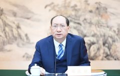 <strong>变“被动承接辐射”为“</strong>