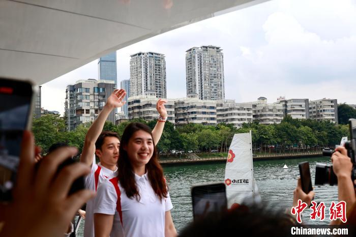 奥运冠军畅游柳州百里柳江 水质冠军助力水上运