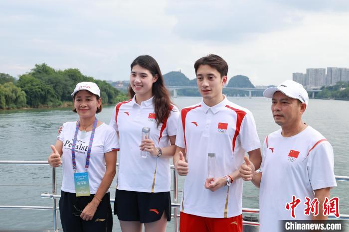 奥运冠军畅游柳州百里柳江 水质冠军助力水上运