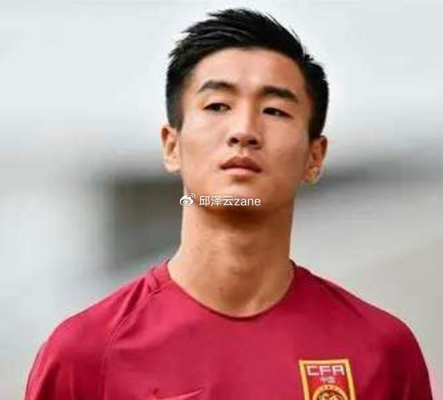 王钰栋赛后采访引争议 三原因解析其态度背后真