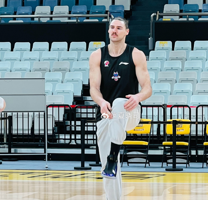 山东男篮迎战广厦伤病困扰下战术调整引关注