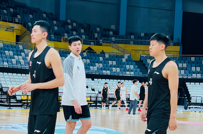 山东男篮迎战广厦伤病困扰下战术调整引关注